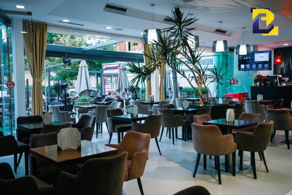 Hotel Bermon Tirana Esterno foto