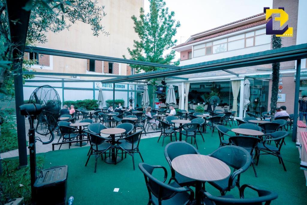 Hotel Bermon Tirana Esterno foto