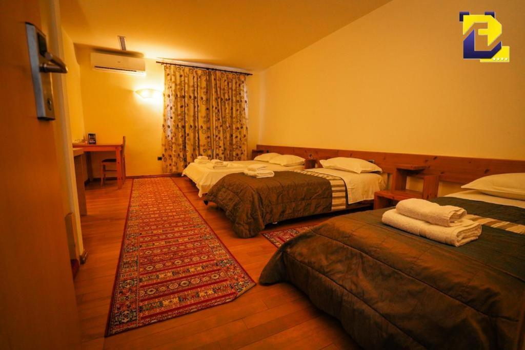 Hotel Bermon Tirana Esterno foto