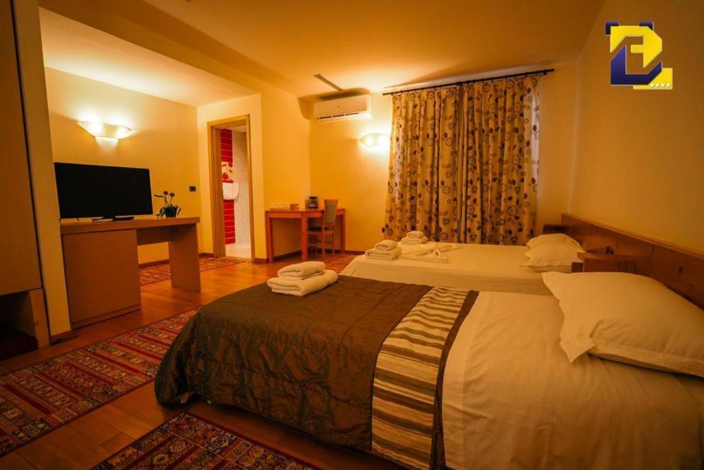 Hotel Bermon Tirana Esterno foto