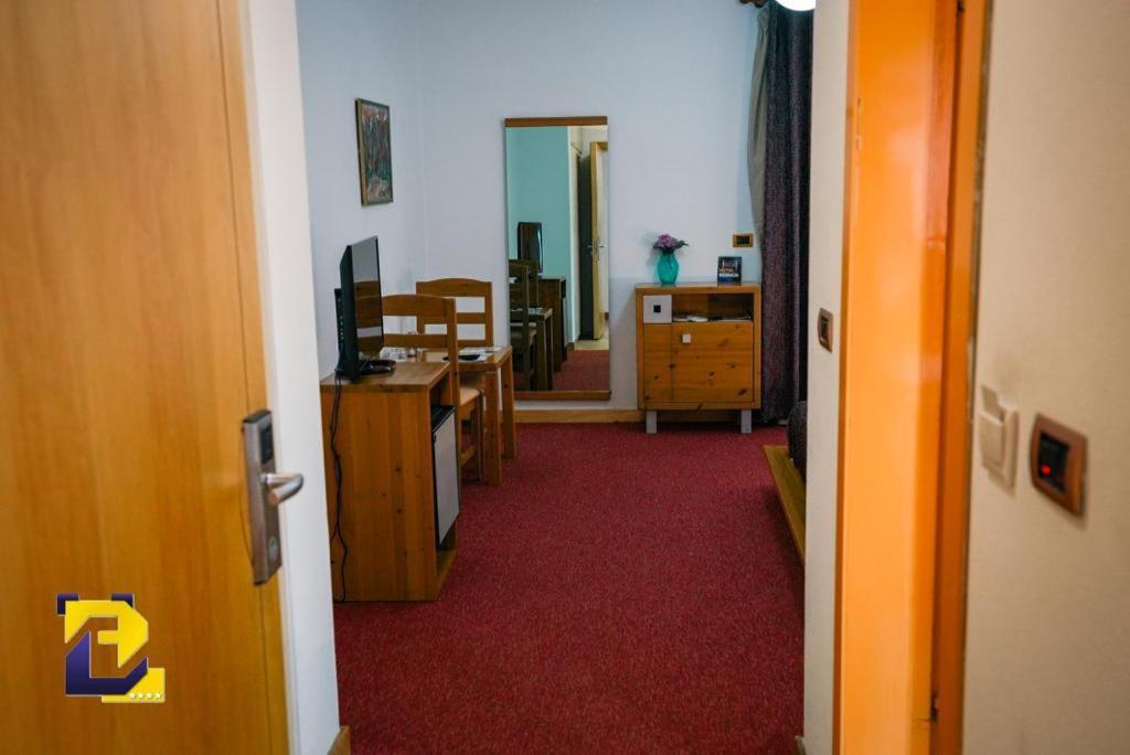 Hotel Bermon Tirana Esterno foto