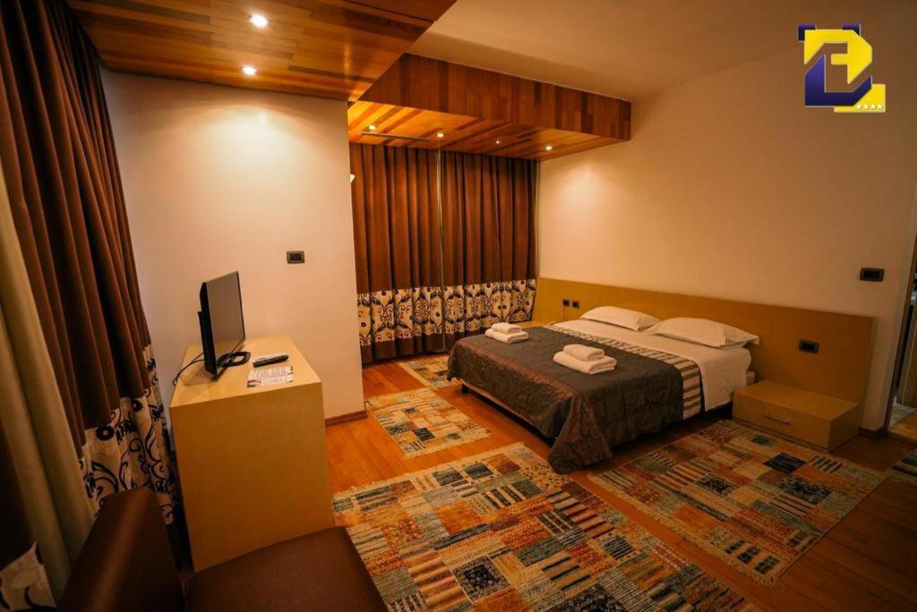 Hotel Bermon Tirana Esterno foto