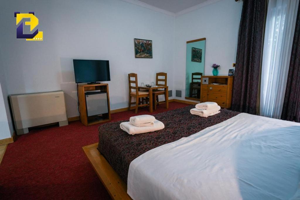 Hotel Bermon Tirana Esterno foto