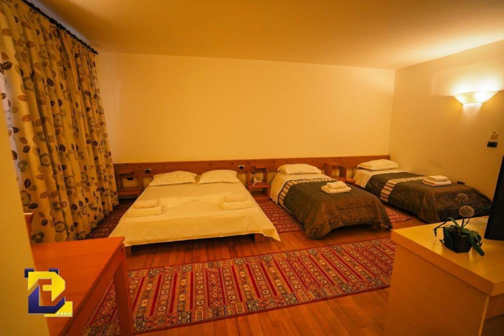 Hotel Bermon Tirana Esterno foto