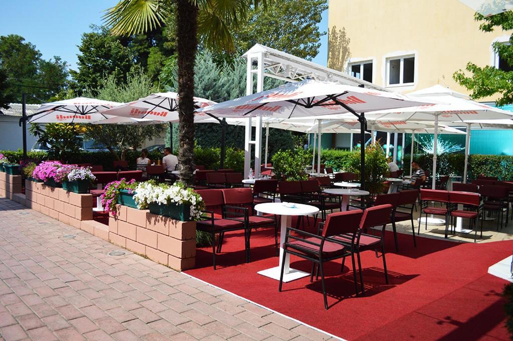 Hotel Bermon Tirana Esterno foto