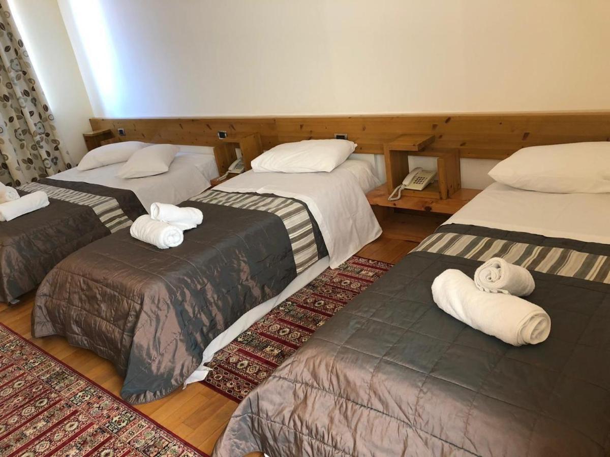 Hotel Bermon Tirana Esterno foto