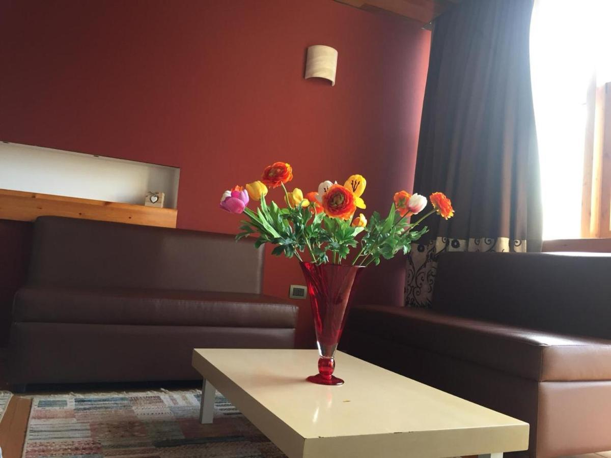 Hotel Bermon Tirana Esterno foto