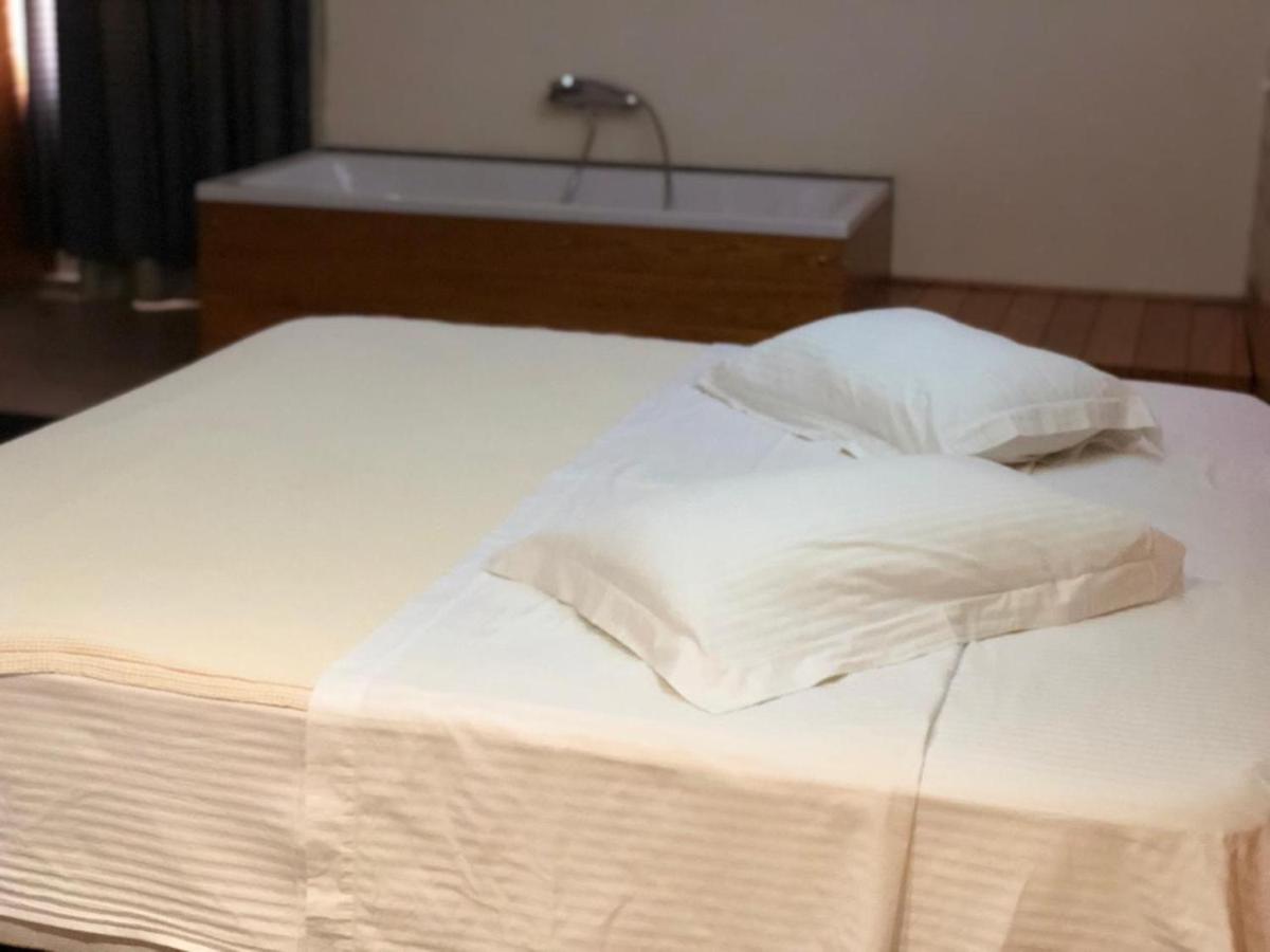 Hotel Bermon Tirana Esterno foto